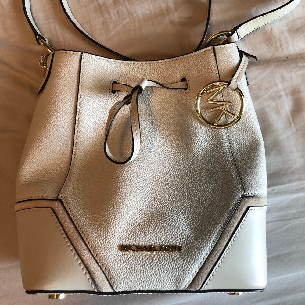 MICHAEL KORS  Cream Leather DRAWSTRING PURSE
